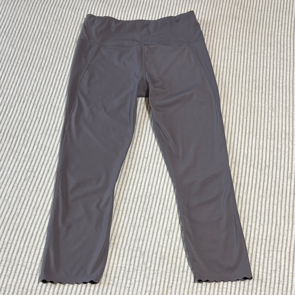 Varley Downing Excalibur Scalloped Mesh Back Leggings ~ Medium ~ Grey ~ 23”